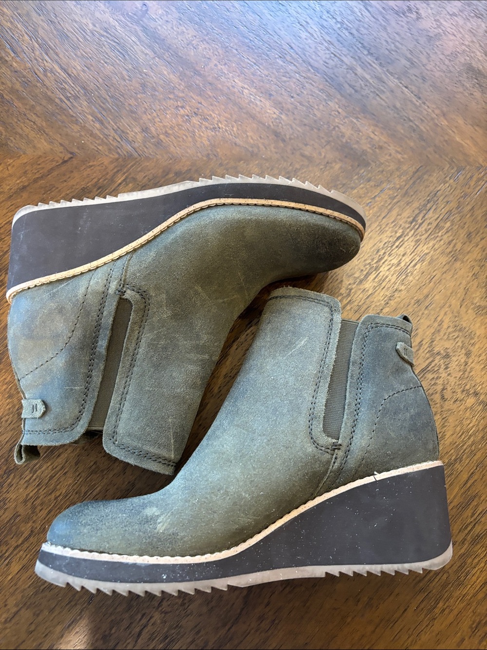 Earth women’s chukka Boots in Olive Suede - Picture 4 of 7